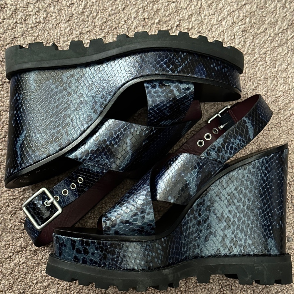 Blue wedges